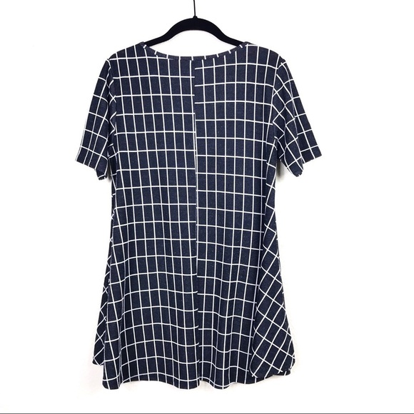 LuLaRoe Black Windowpane Perfect T Swing Top XS - Picture 4 of 8